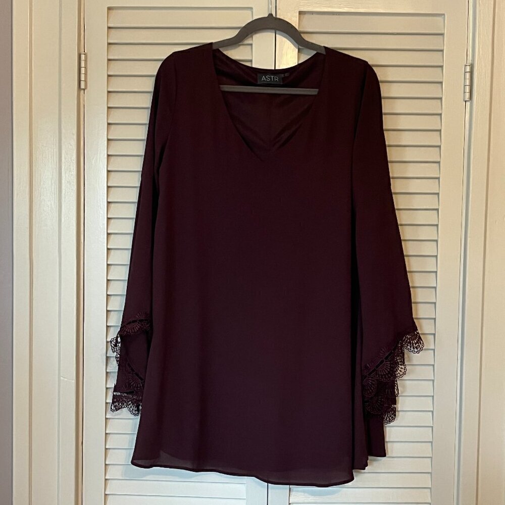 ASTR mini tunic dress large bell sleeve lace burgundy purple
